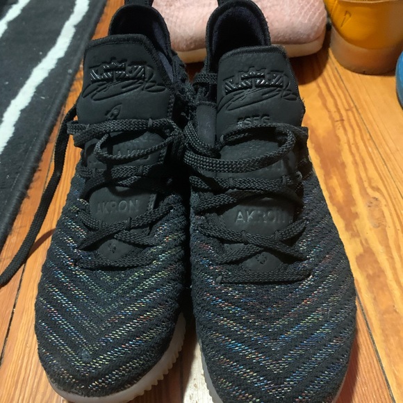 lebron 16 size 7y - Picture 2 of 5